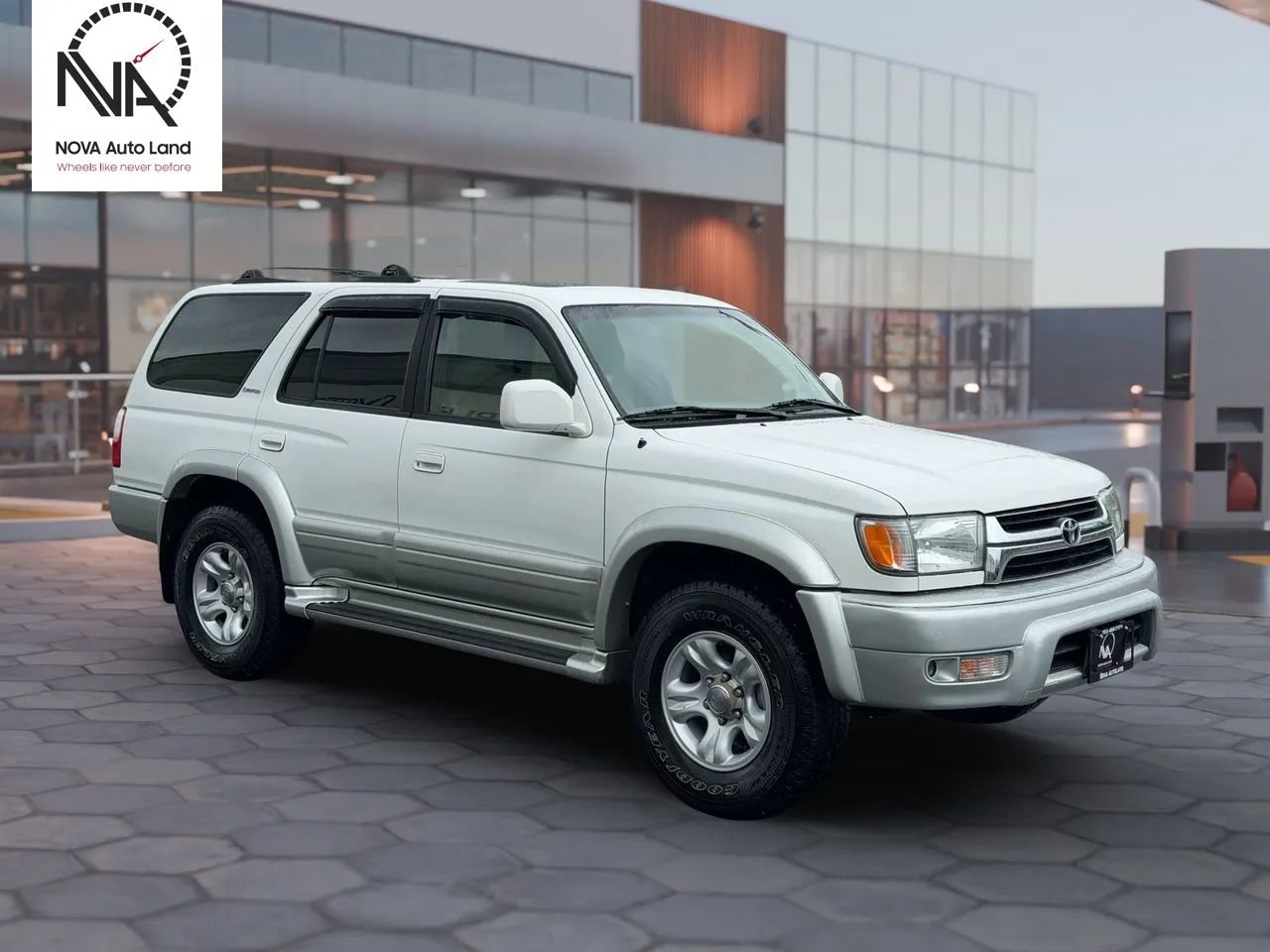 Used 2001 Toyota 4Runner Limited AWD/4WD image 2