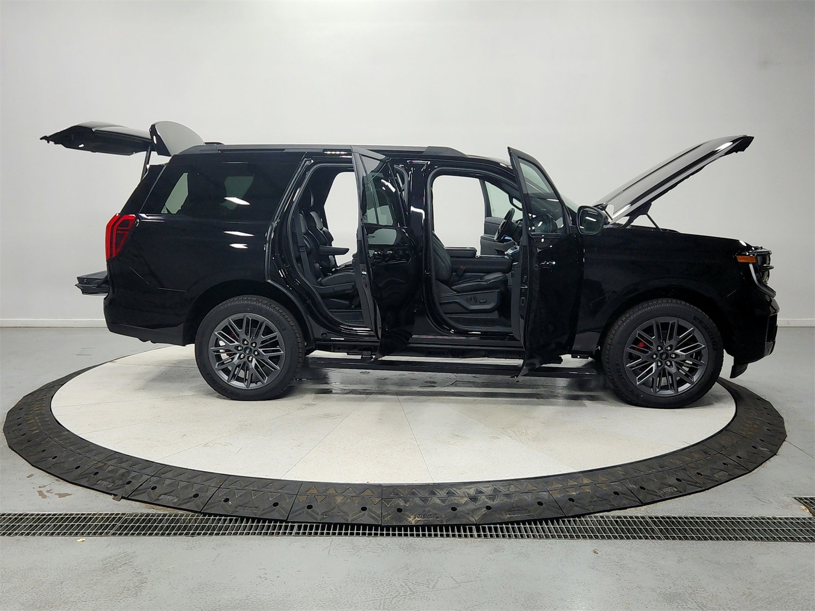 New 2025 Ford Expedition Platinum image 16