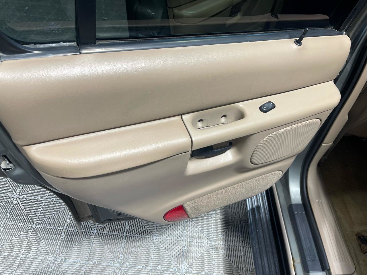 Used 2000 Ford Explorer Eddie Bauer AWD/4WD image 22