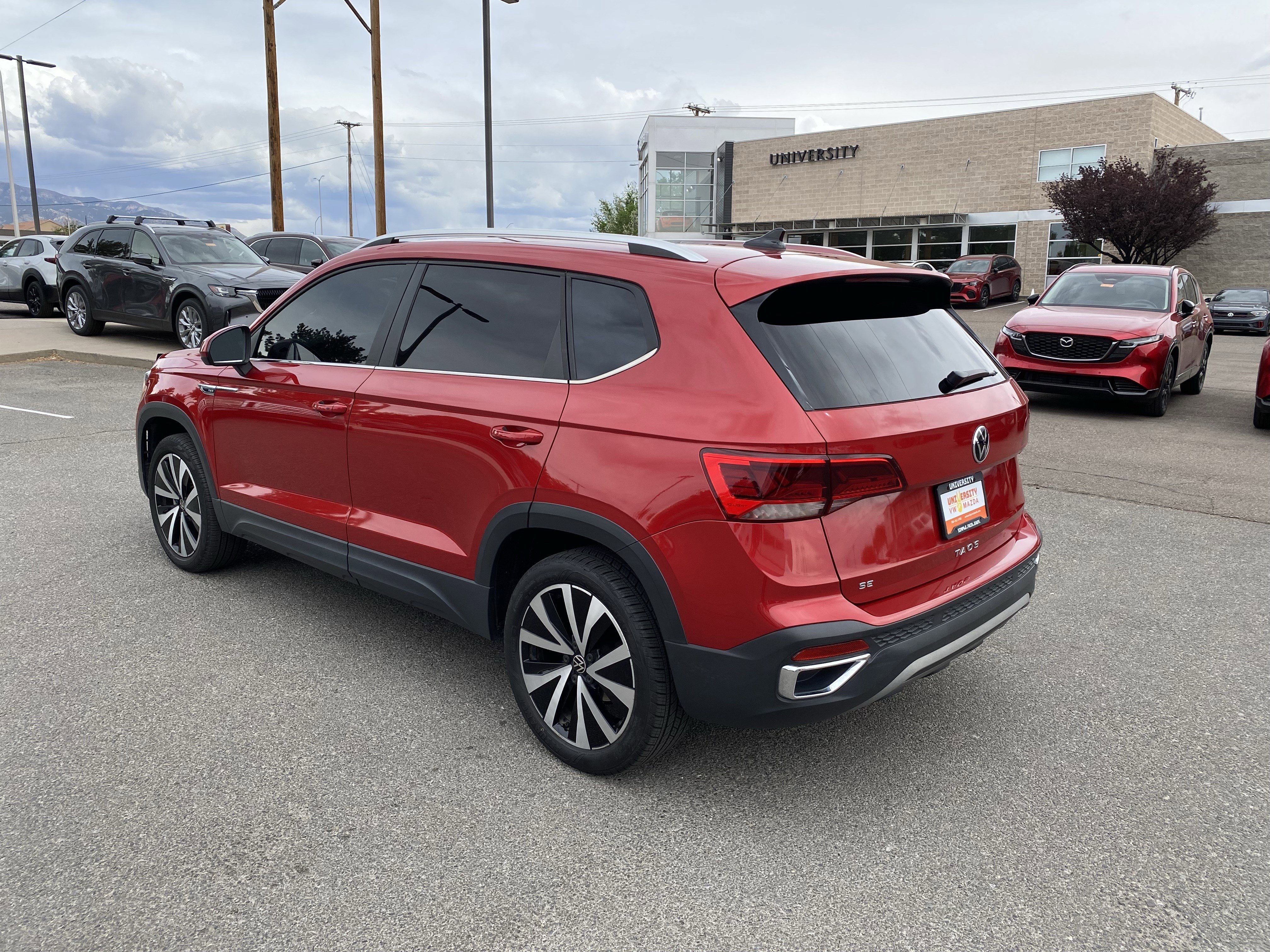 Used 2023 Volkswagen Taos SE w/ Panoramic Sunroof Package image 39