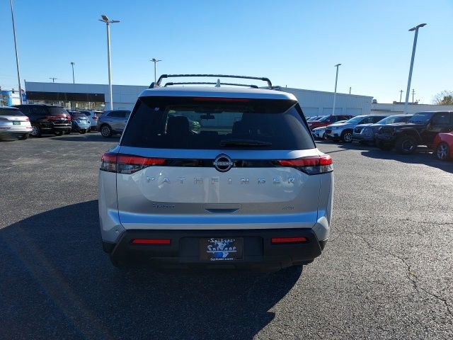 New 2025 Nissan Pathfinder SV image 4