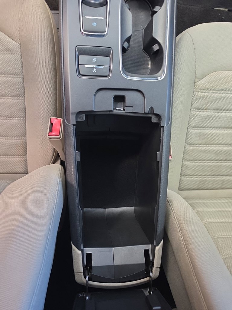Used 2020 Ford Fusion SE FWD image 27