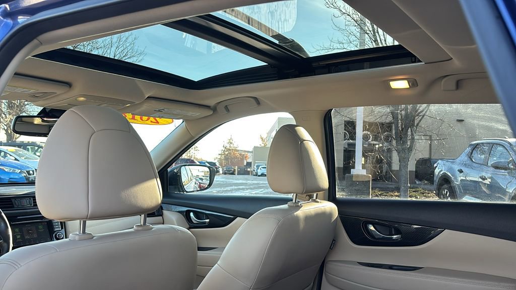 Used 2018 Nissan Rogue SL w/ Premium Package image 32