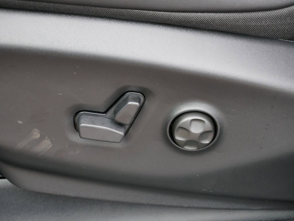 New 2026 Chrysler Pacifica Select image 3