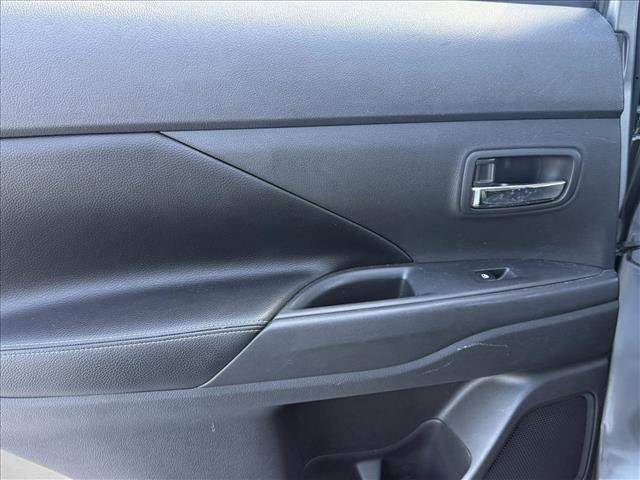 Used 2017 Mitsubishi Outlander SEL image 23