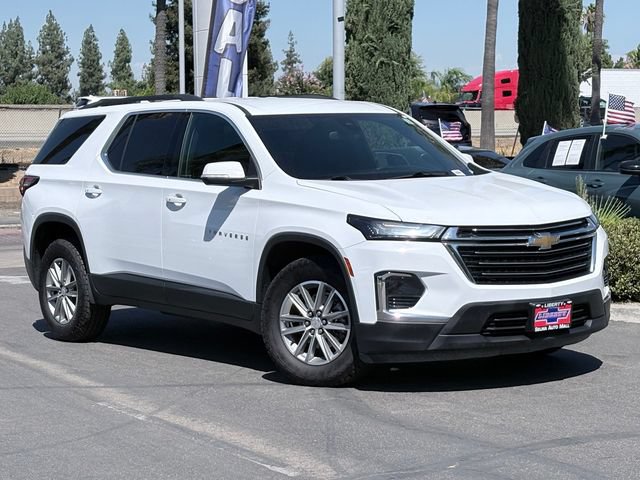 Used 2023 Chevrolet Traverse LT FWD image 2