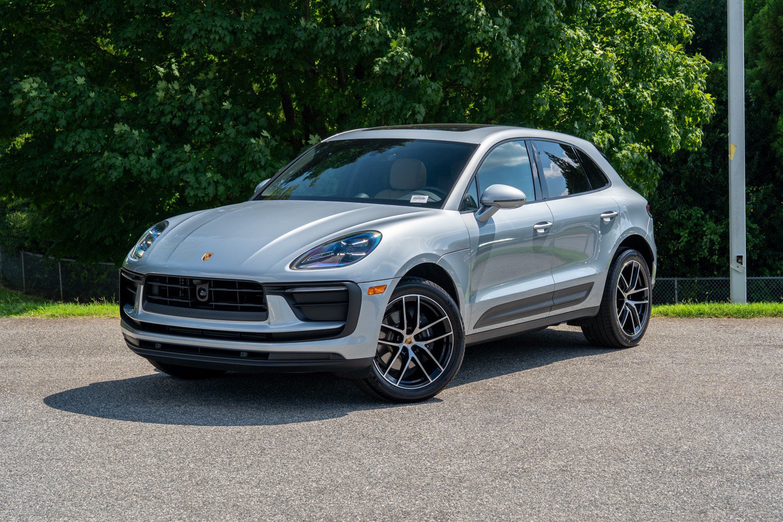 Certified 2026 Porsche Macan AWD/4WD image 1