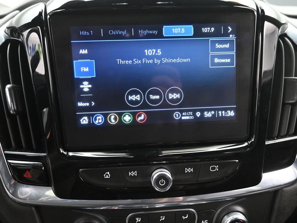 Used 2023 Chevrolet Traverse LT w/ Rear Camera Mirror Package image 17