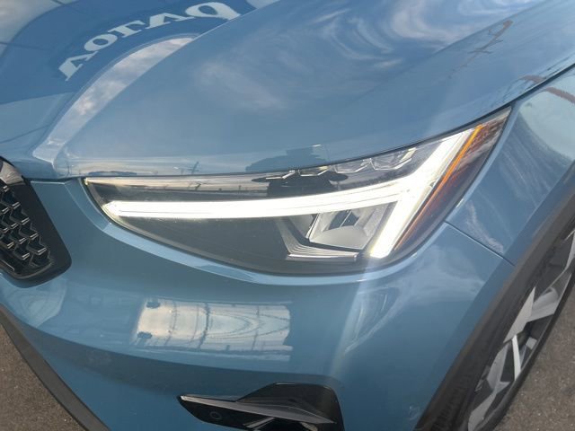 Certified 2025 Volvo XC40 B5 Plus image 8