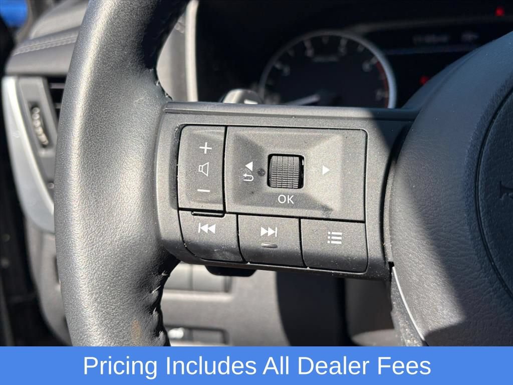 Used 2024 Nissan Rogue SV w/ SV Premium Package AWD/4WD image 9