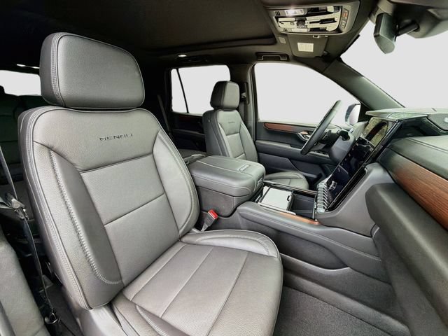 Used 2026 GMC Yukon Denali w/ Sun & Power Step Package RWD image 16