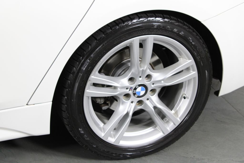 Used 2018 BMW 330e w/ M Sport Package image 11