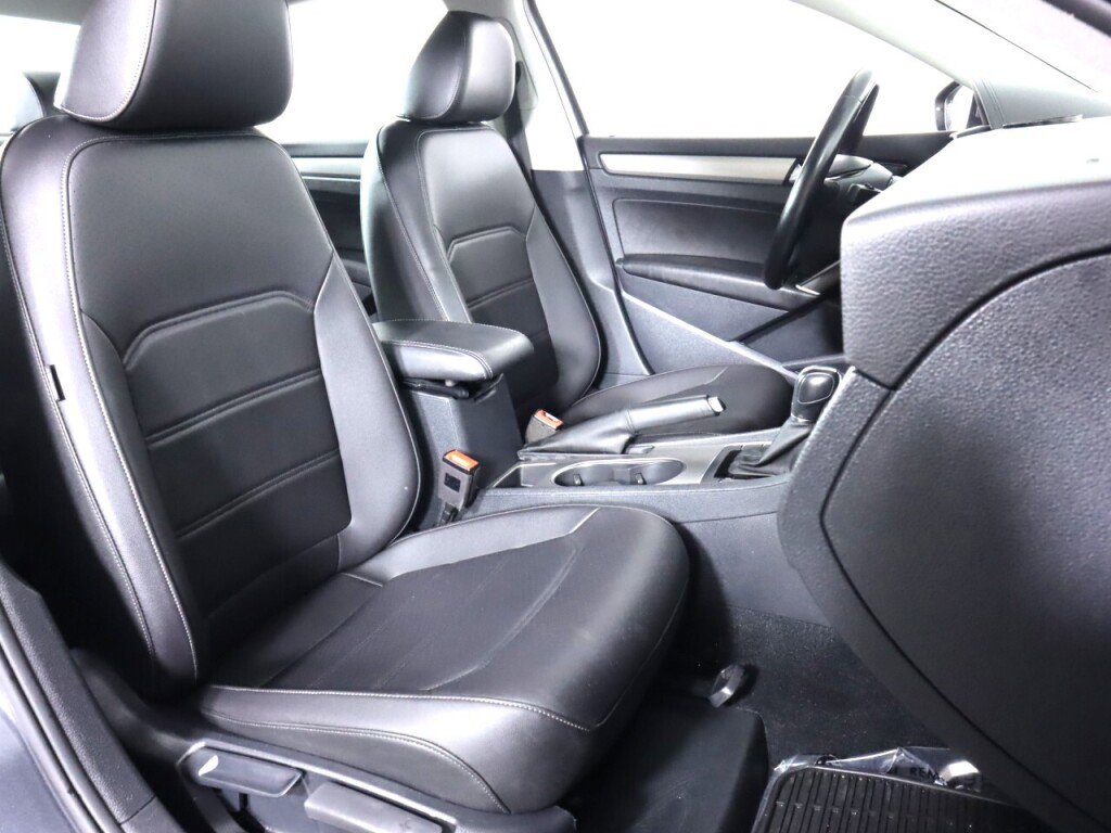 Used 2020 Volkswagen Passat 2.0T SE image 35