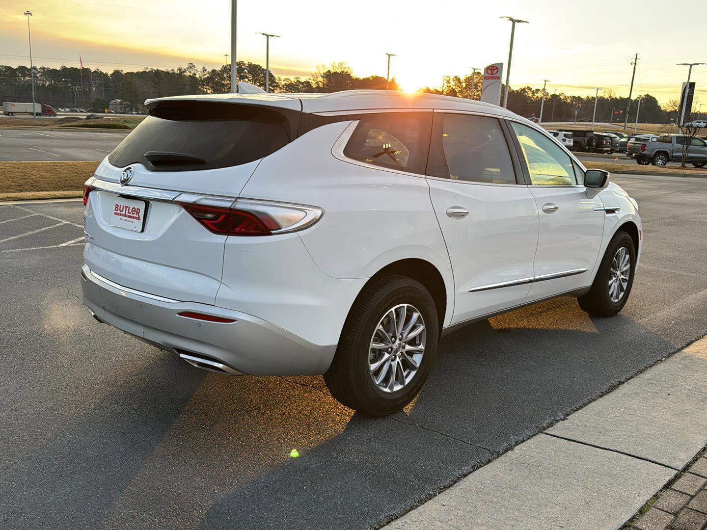 Used 2024 Buick Enclave Premium image 5