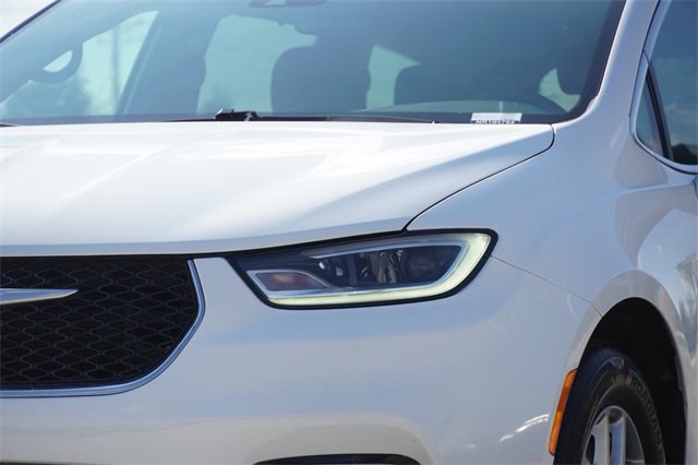 Used 2022 Chrysler Pacifica Touring image 4