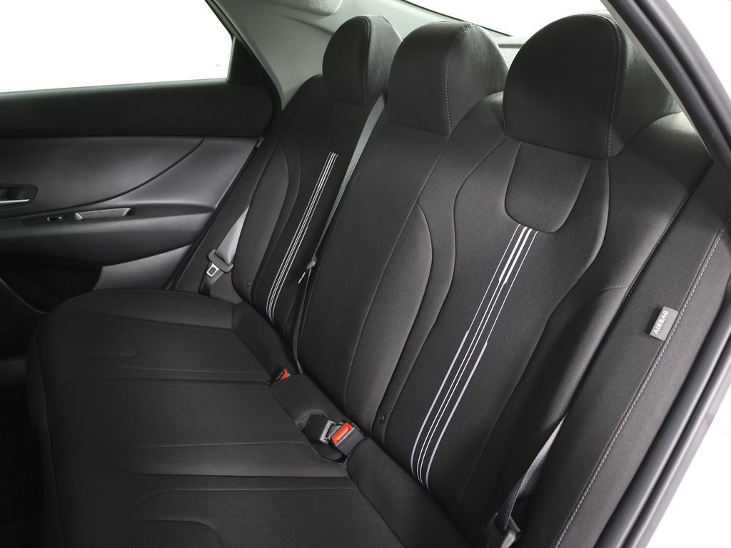 Used 2025 Hyundai Elantra Blue image 27