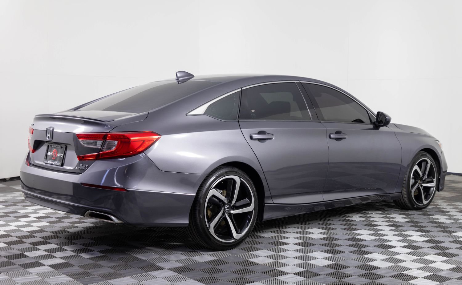 Used 2018 Honda Accord Sport image 8