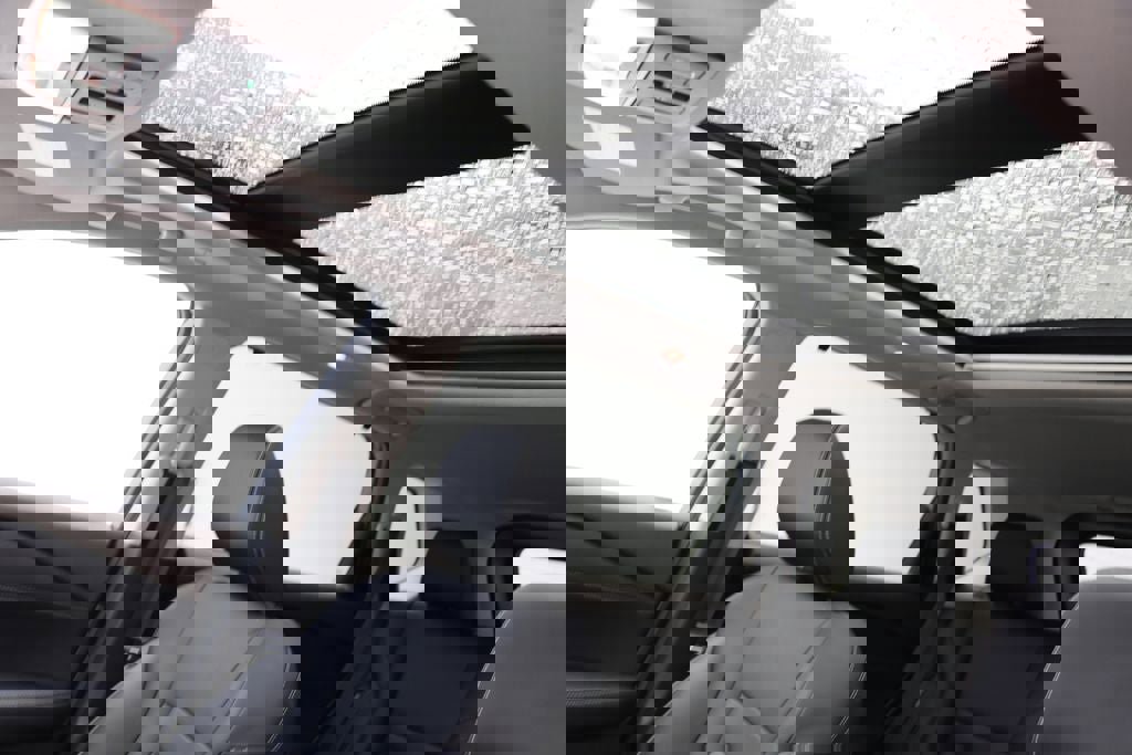 Used 2023 Nissan Rogue SL w/ SL Premium Package image 17