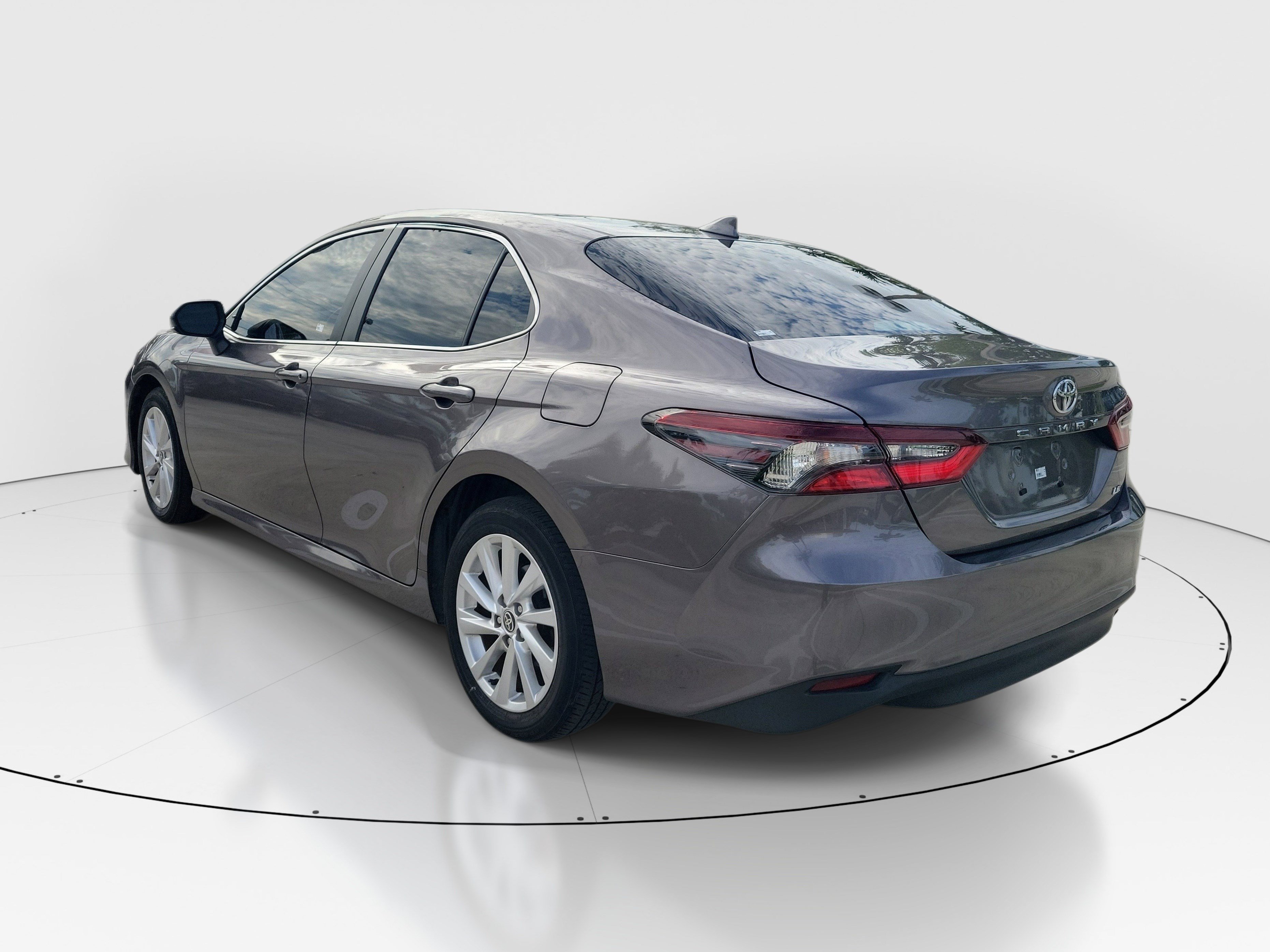 Used 2023 Toyota Camry LE FWD image 5