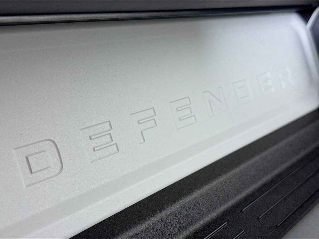 Used 2025 Land Rover Defender 110 S image 22