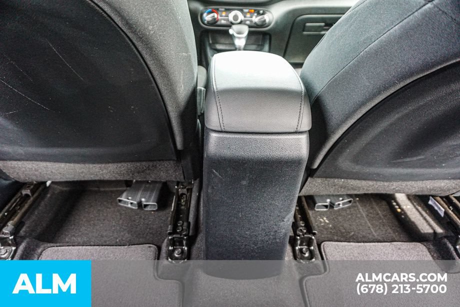 Used 2025 Kia Soul LX w/ LX Technology Package FWD image 31