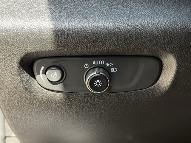 Used 2023 Chevrolet Traverse LT w/ Rear Camera Mirror Package AWD/4WD image 24