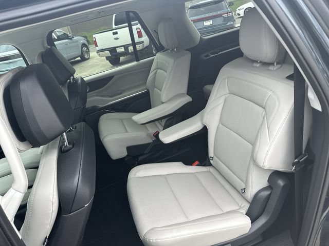 Certified 2025 Lincoln Navigator L Reserve AWD/4WD image 23