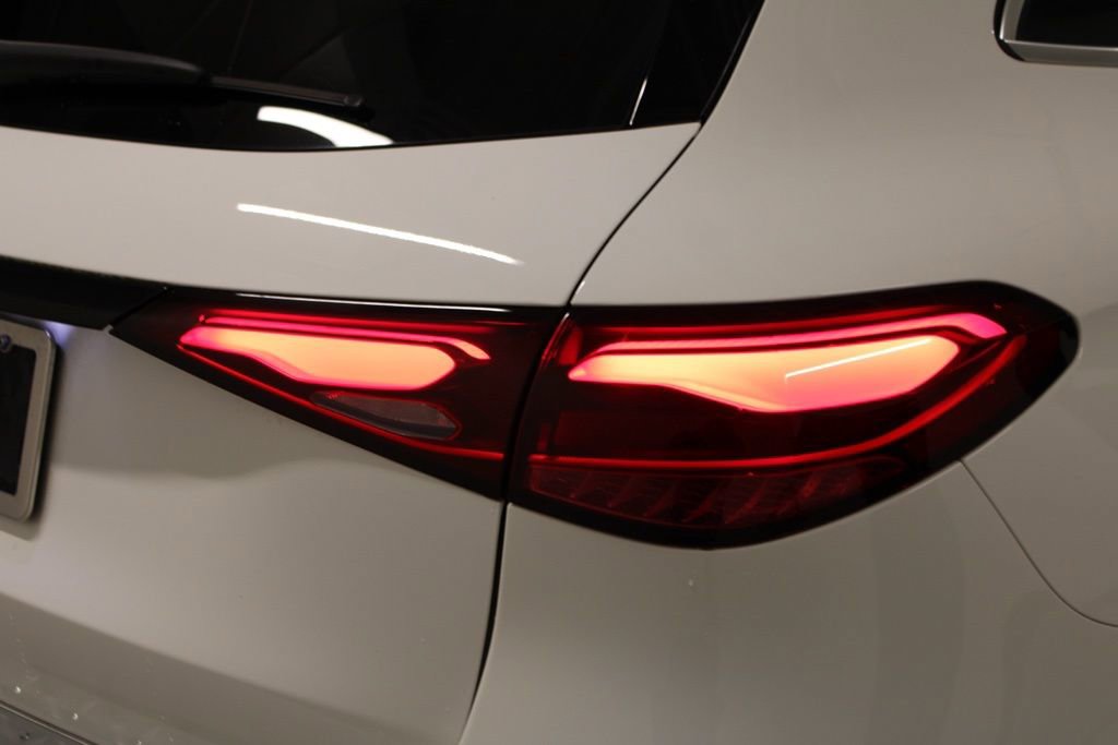 Used 2024 Mercedes-Benz GLC 300 image 12