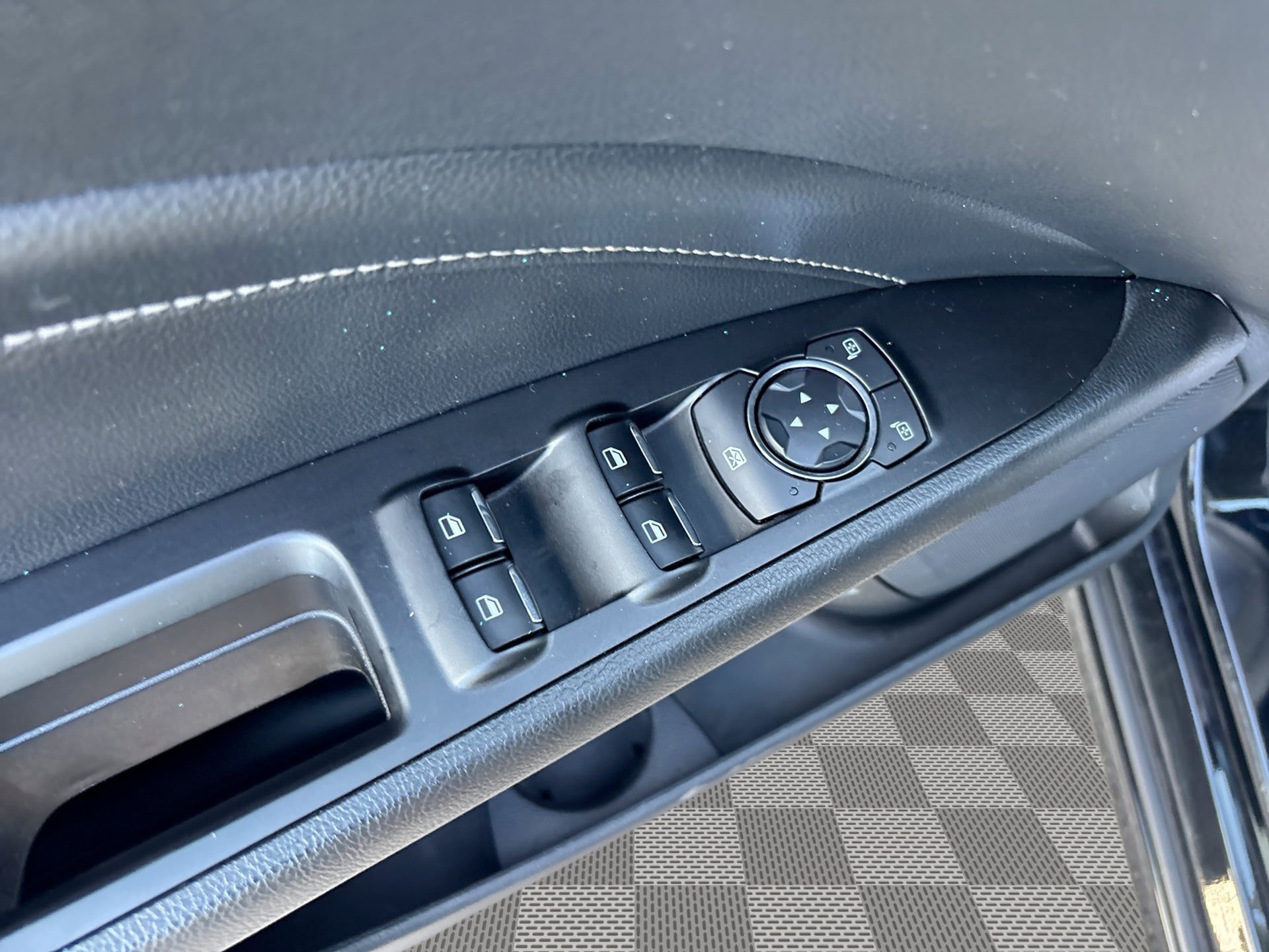 Used 2018 Ford Fusion Energi Titanium FWD image 15
