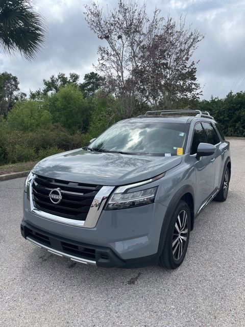 Used 2024 Nissan Pathfinder Platinum image 1