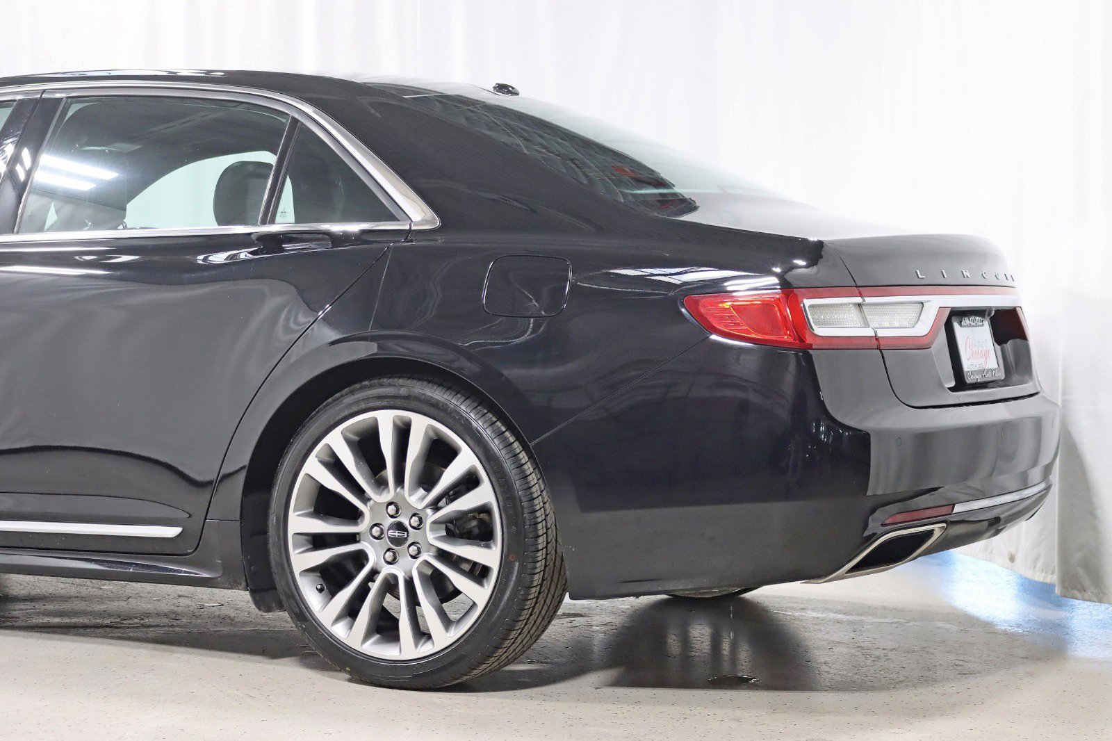 Used 2017 Lincoln Continental Select w/ Climate Package AWD/4WD image 10