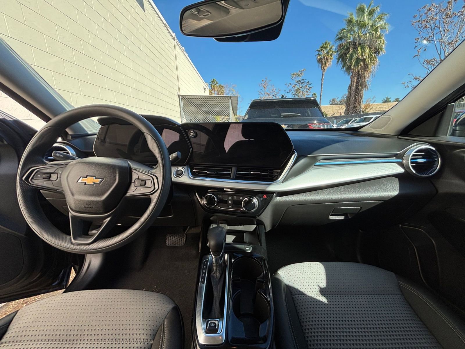 Used 2025 Chevrolet Trax LT image 33