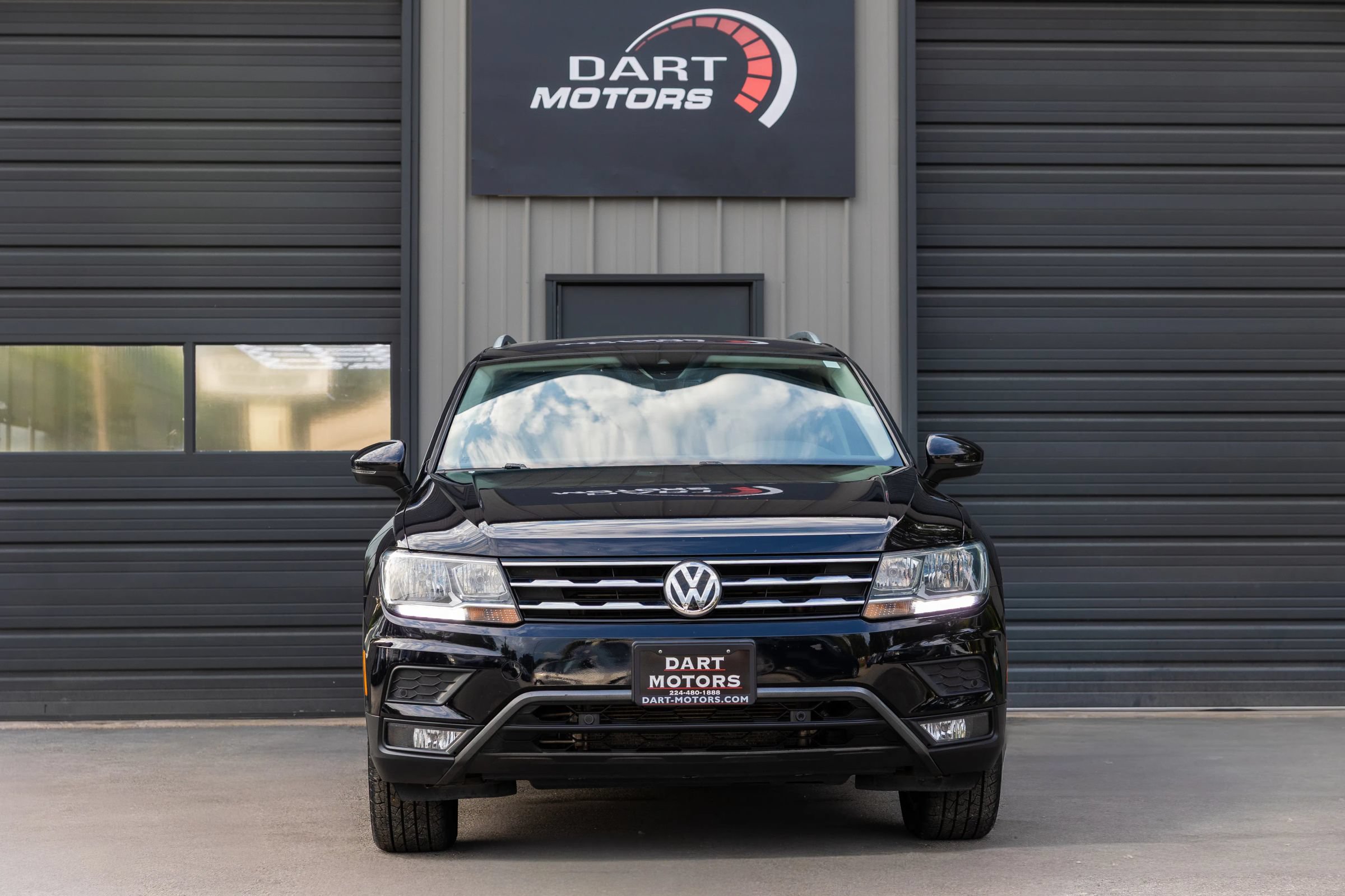 Used 2020 Volkswagen Tiguan SEL AWD/4WD image 2