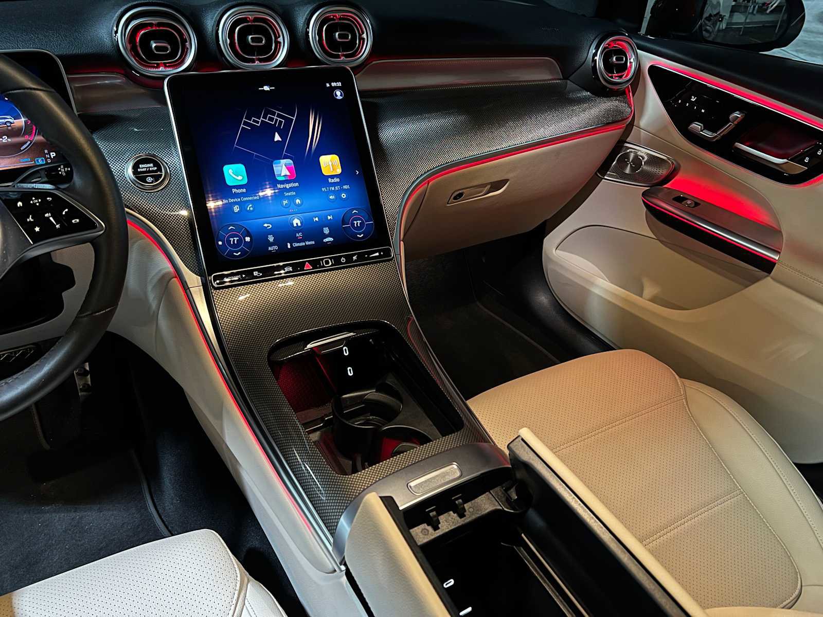 Certified 2025 Mercedes-Benz GLC 300 4MATIC image 29