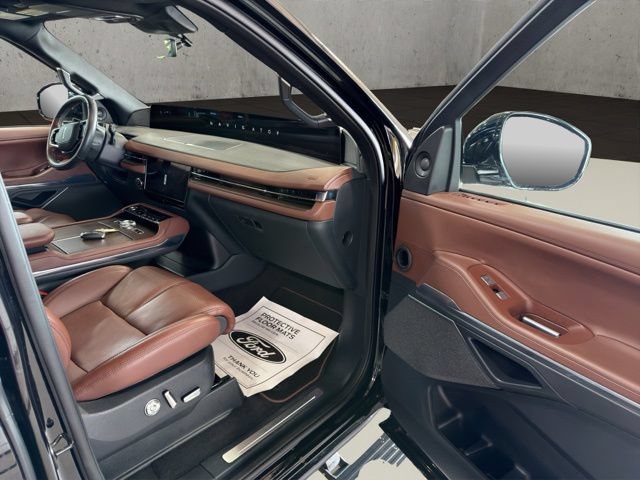 Used 2025 Lincoln Navigator L Reserve AWD/4WD image 21