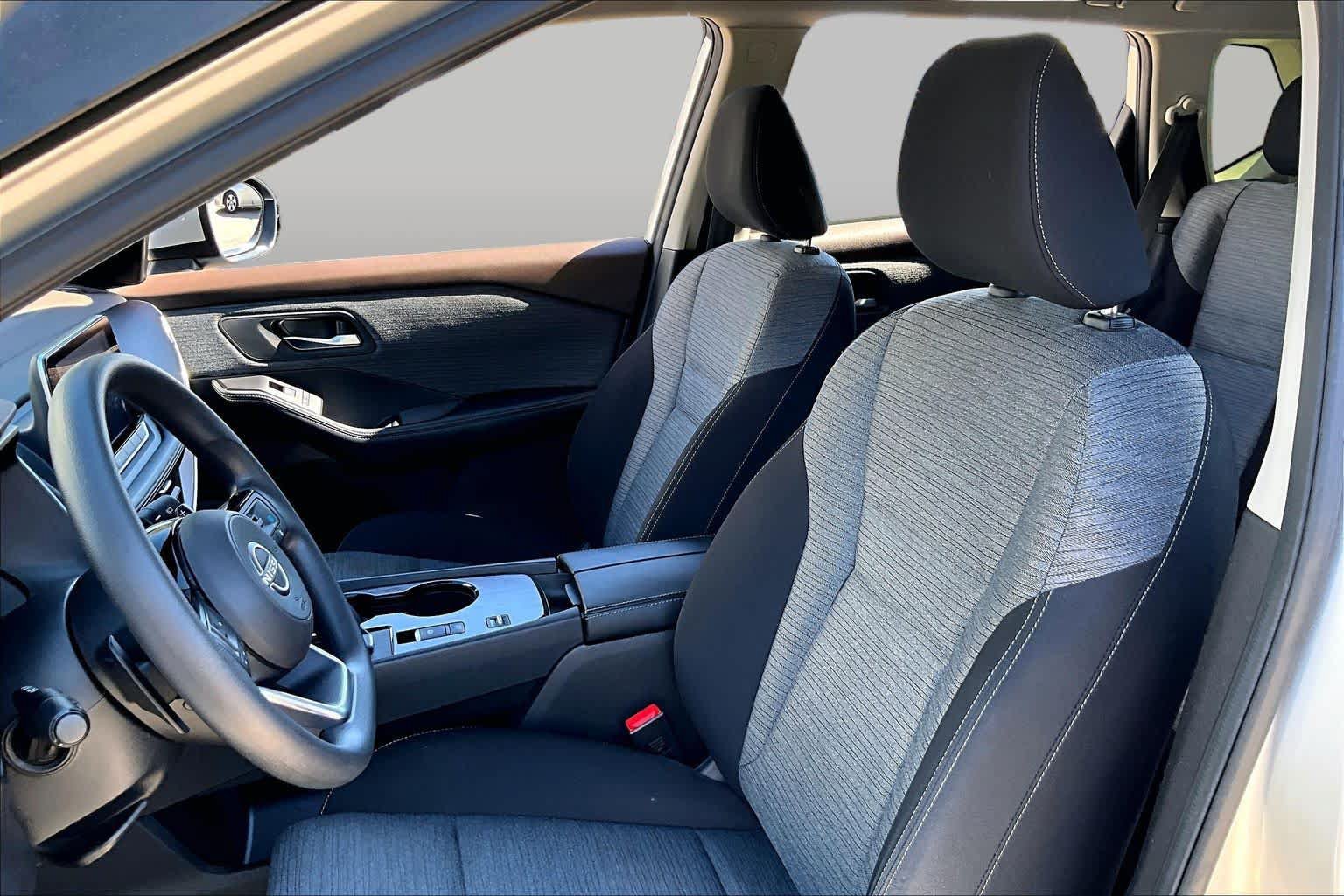 Used 2023 Nissan Rogue SV FWD image 8