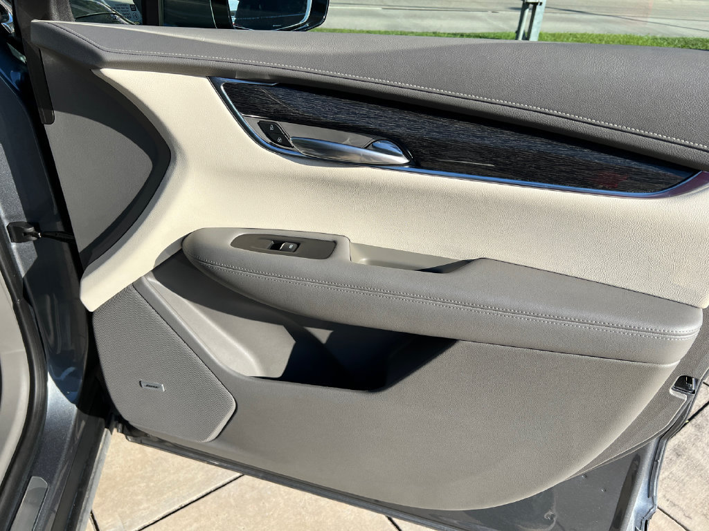Used 2022 Cadillac XT6 Premium Luxury FWD image 6