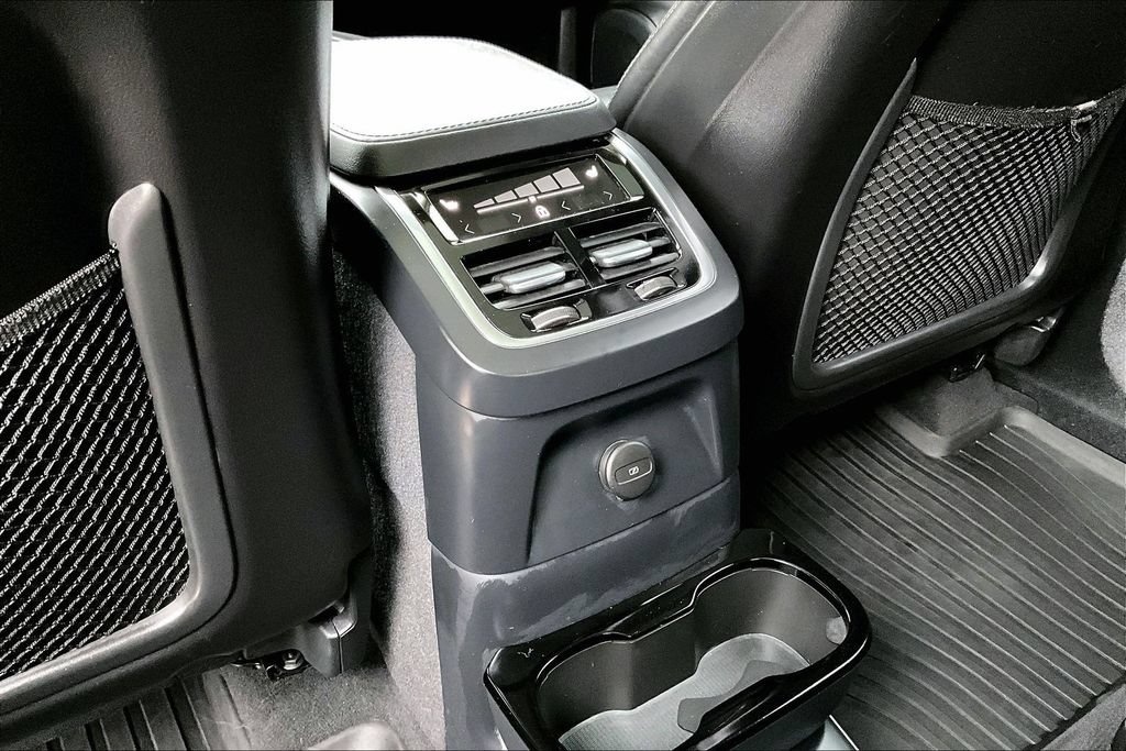 Certified 2024 Volvo XC90 T8 Ultimate w/ Protection Package Premier AWD/4WD image 30