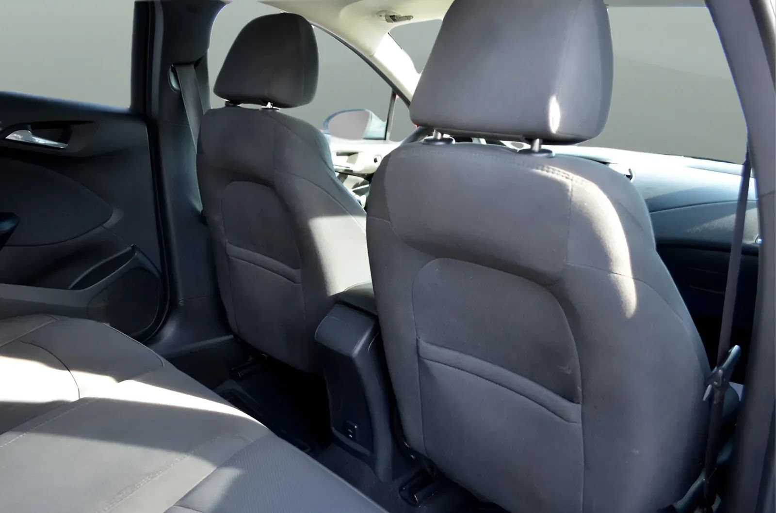 Used 2017 Chevrolet Cruze LT FWD image 25