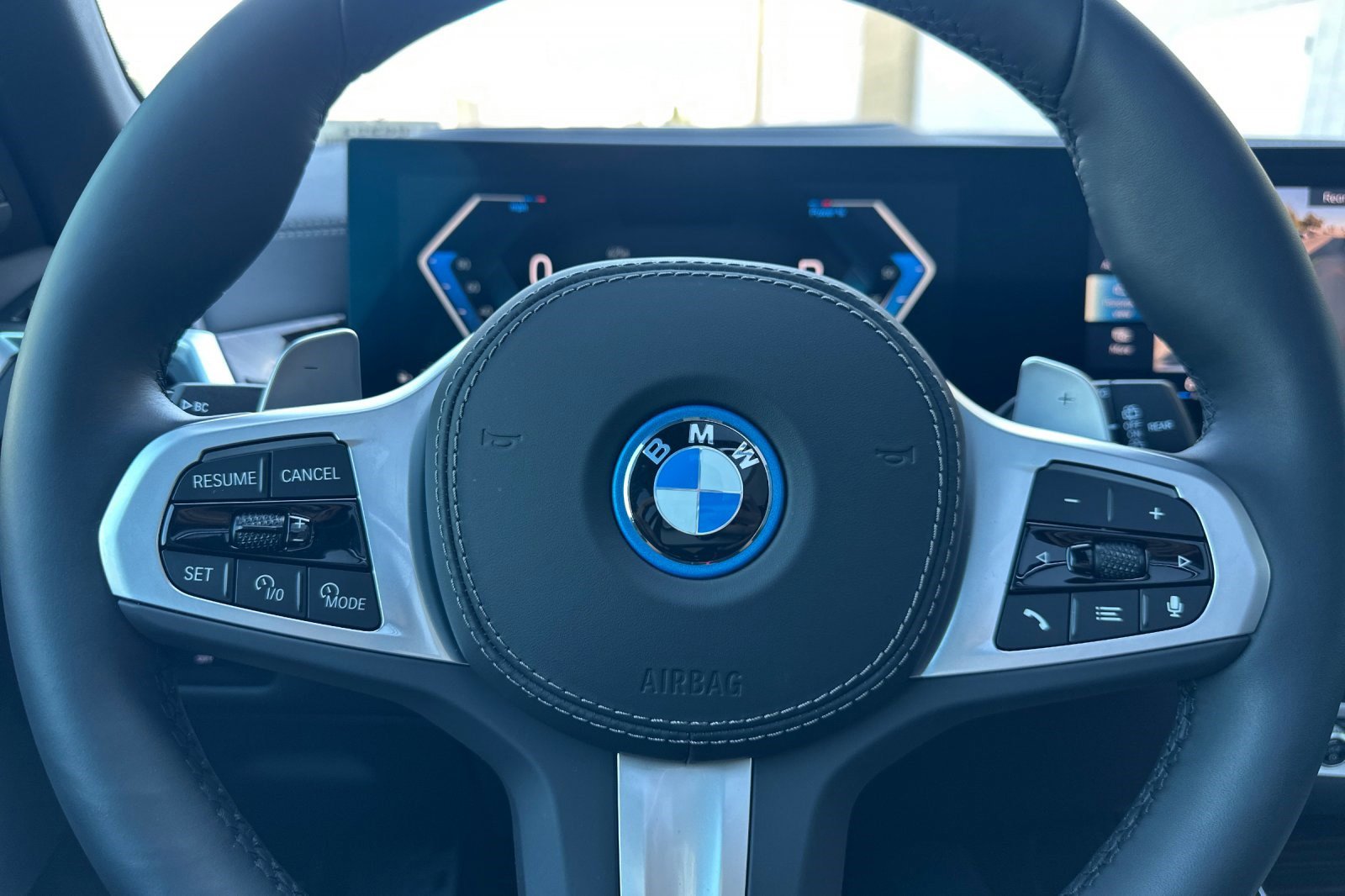 Used 2026 BMW X5 xDrive50e w/ M Sport Package image 30