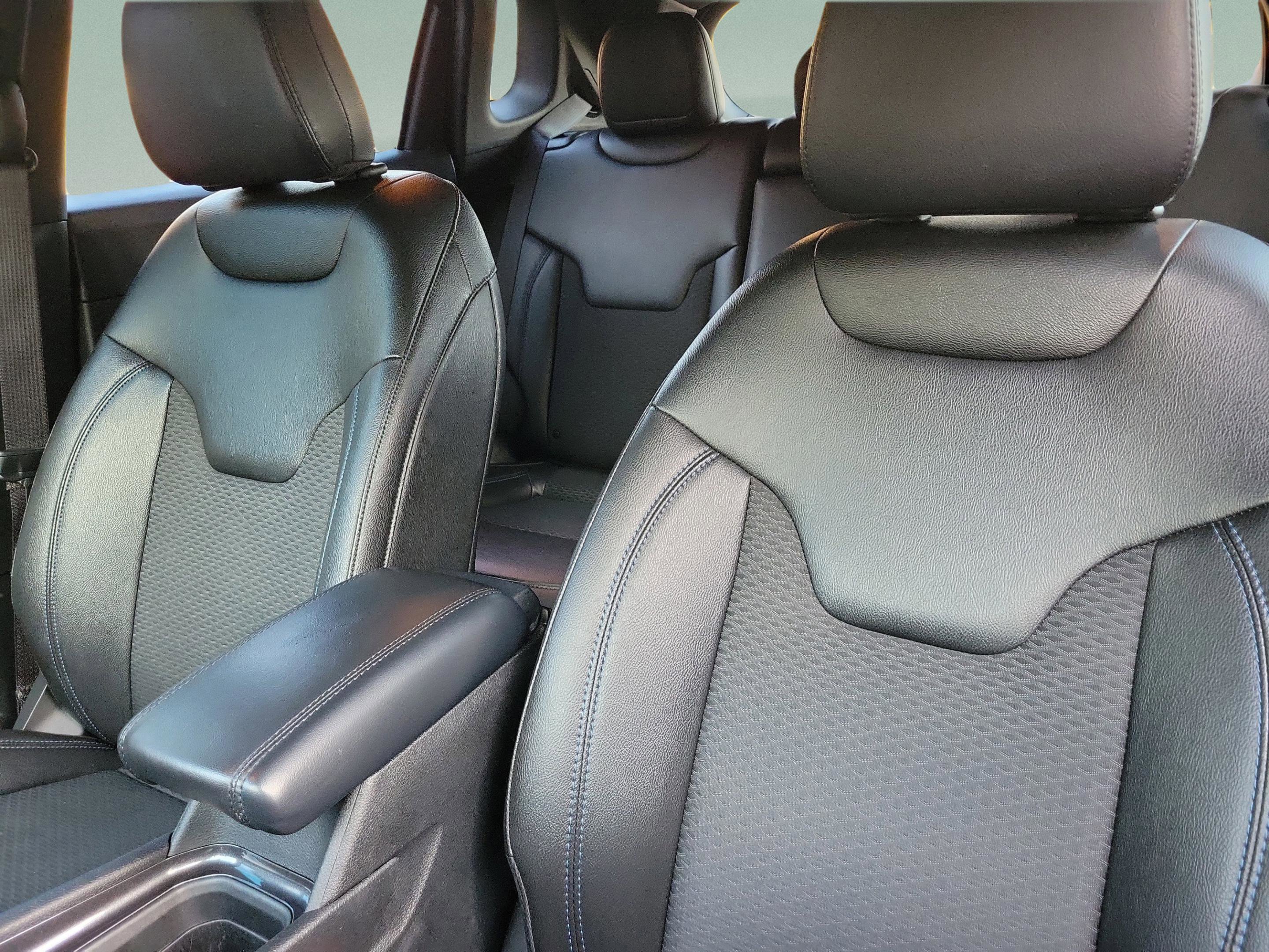 Used 2024 Jeep Compass Latitude image 11