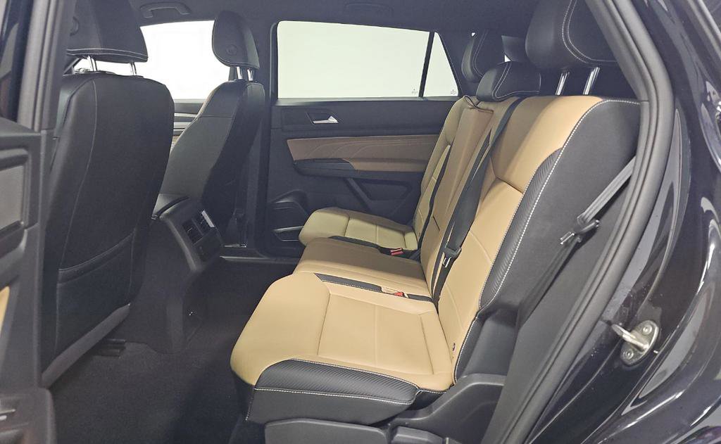 Used 2023 Volkswagen Atlas Cross Sport SE w/ Black Wheel Package image 4