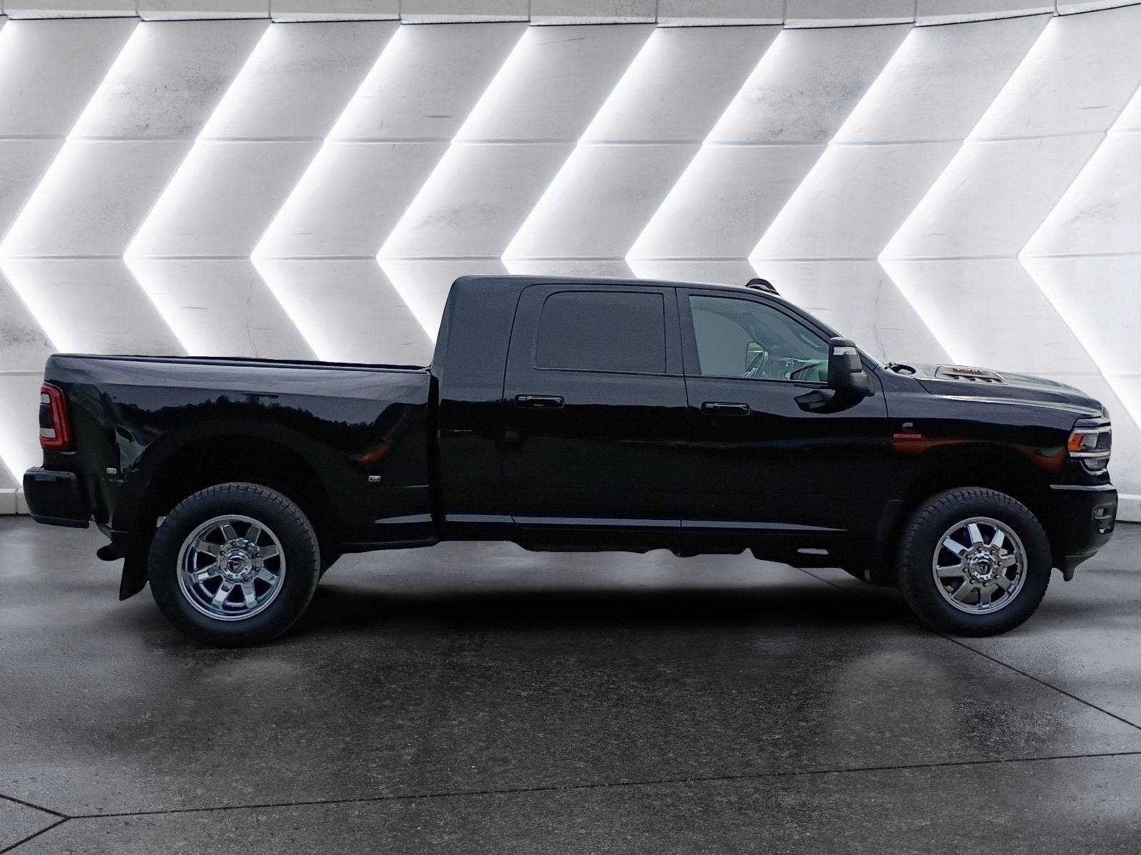 Used 2023 RAM 3500 Laramie AWD/4WD image 7