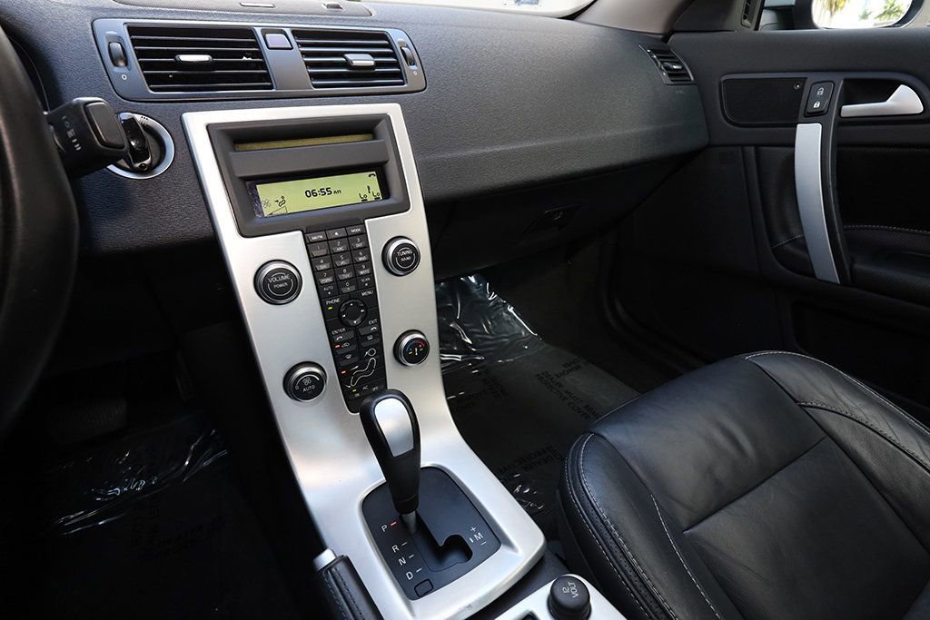 Used 2012 Volvo C70 T5 w/ Dynamic Trim Pkg image 39
