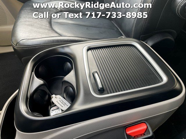 Used 2022 Chrysler Pacifica Touring-L image 28