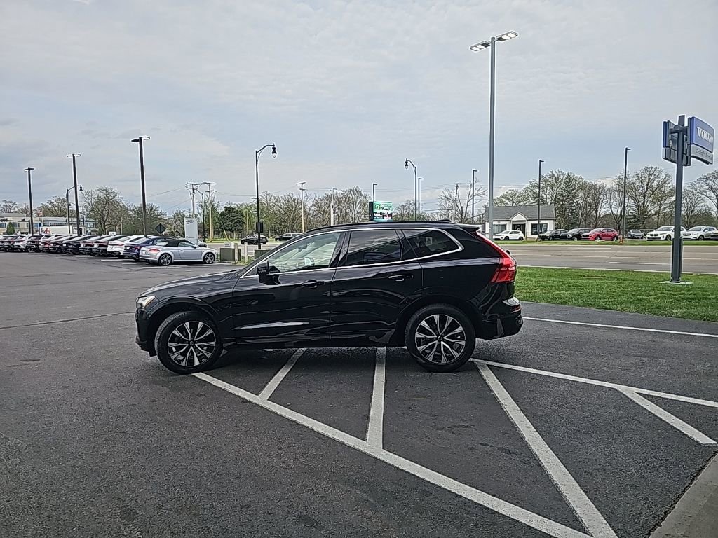 Used 2023 Volvo XC60 B5 Core w/ Climate Package image 2