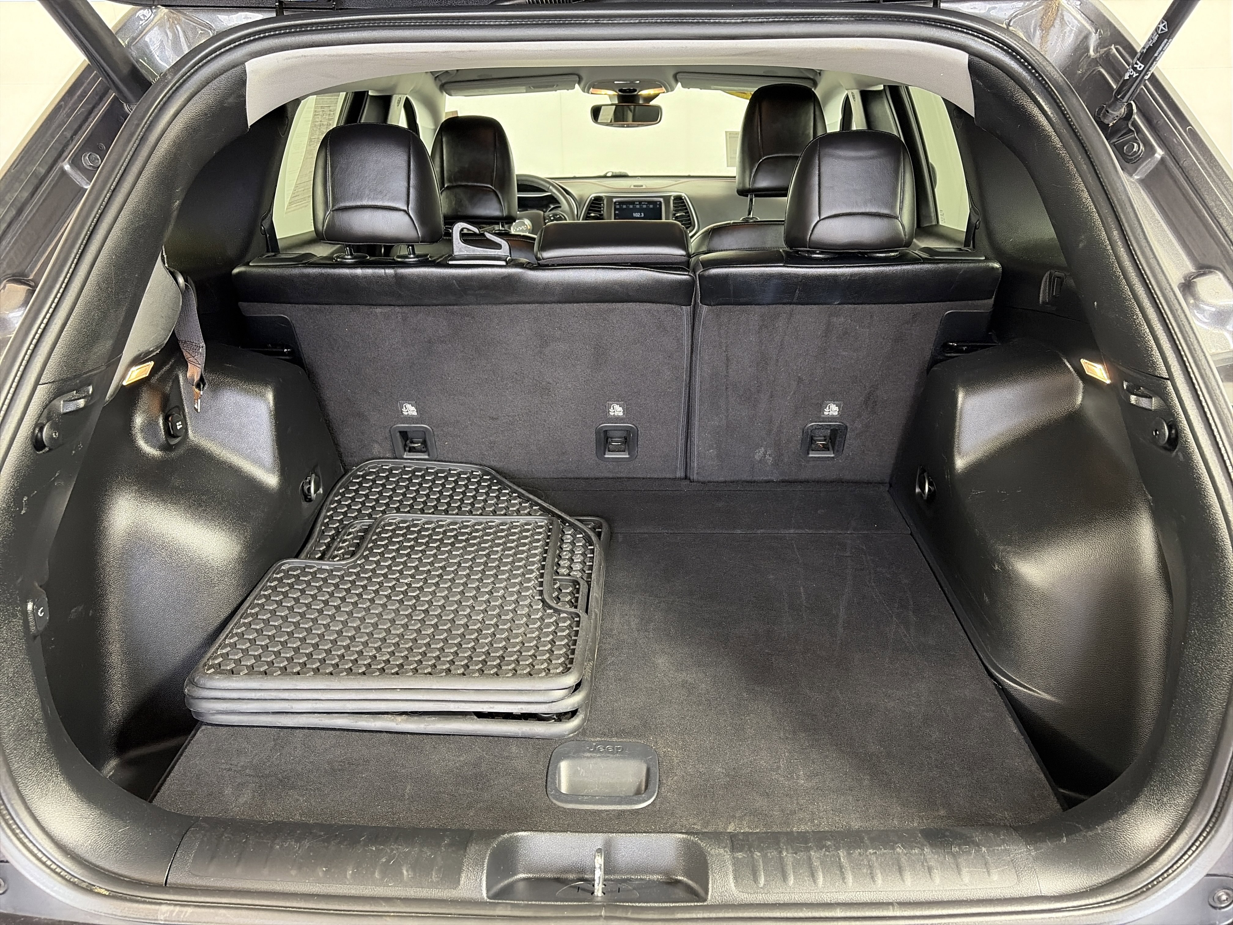 Used 2022 Jeep Cherokee Trailhawk w/ Premium Leather Package image 14