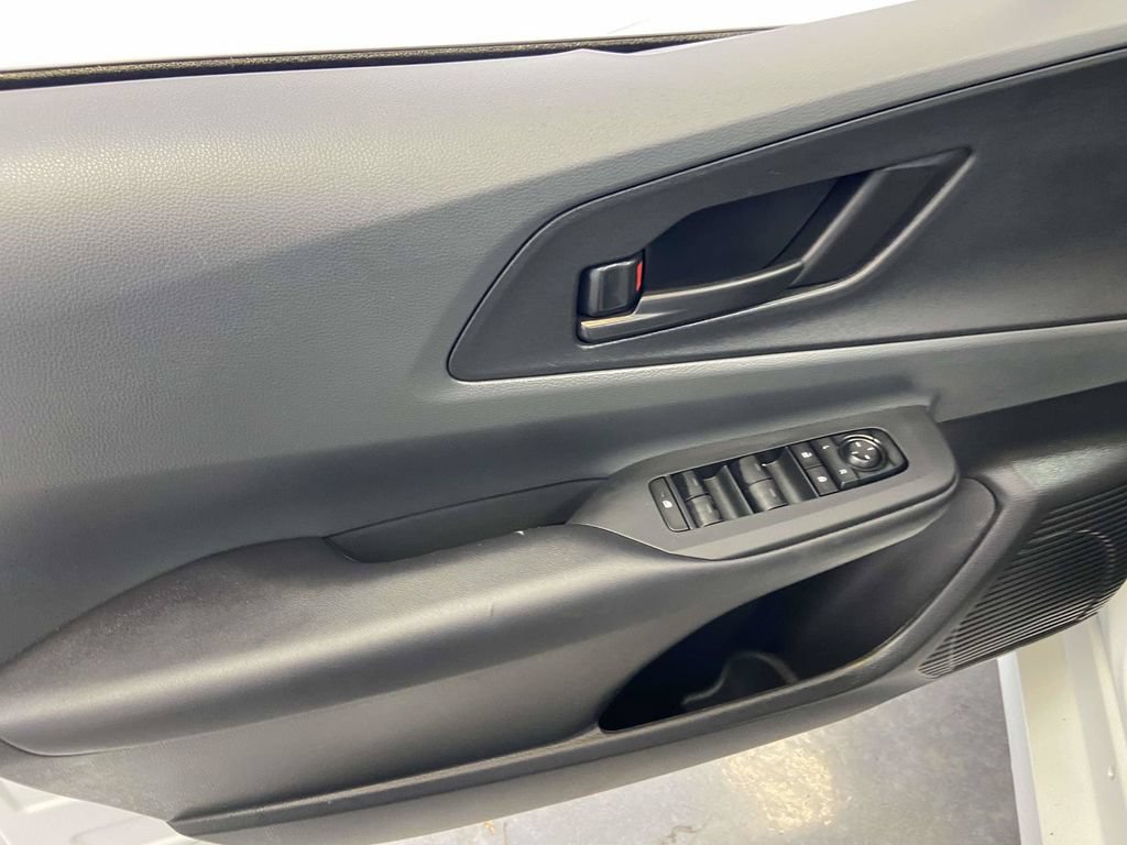 Used 2025 Toyota Prius LE FWD image 15