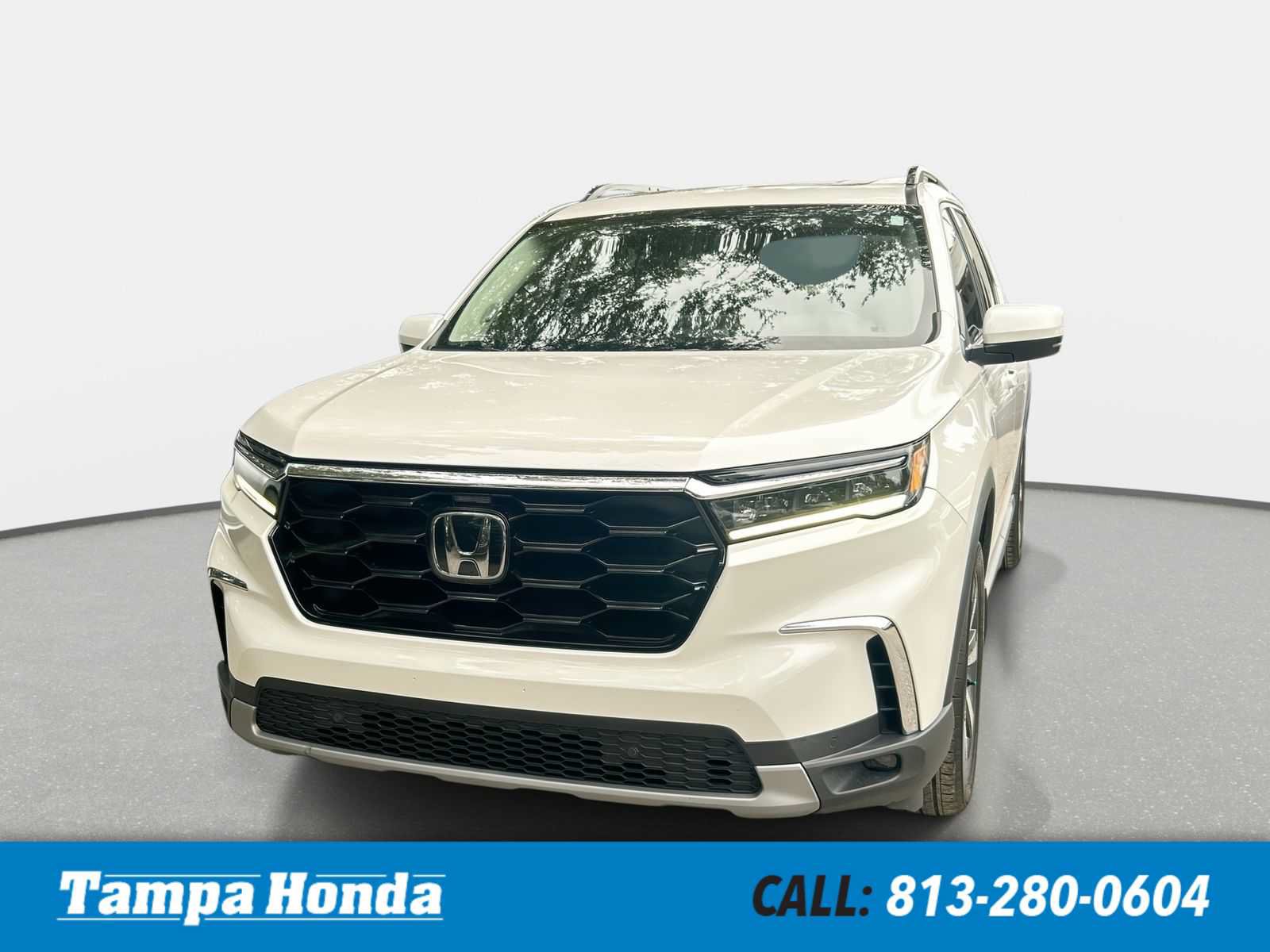 Used 2023 Honda Pilot Touring image 1