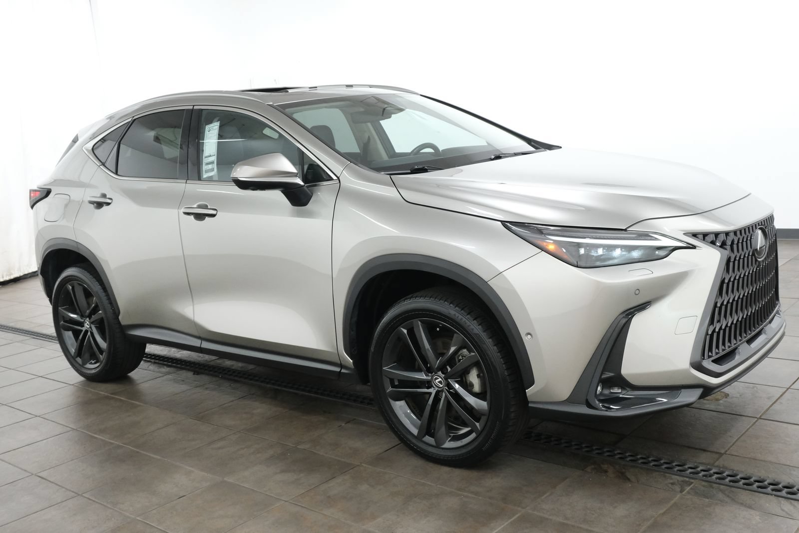 Used 2024 Lexus NX 450h+ AWD w/ Vision Package image 6